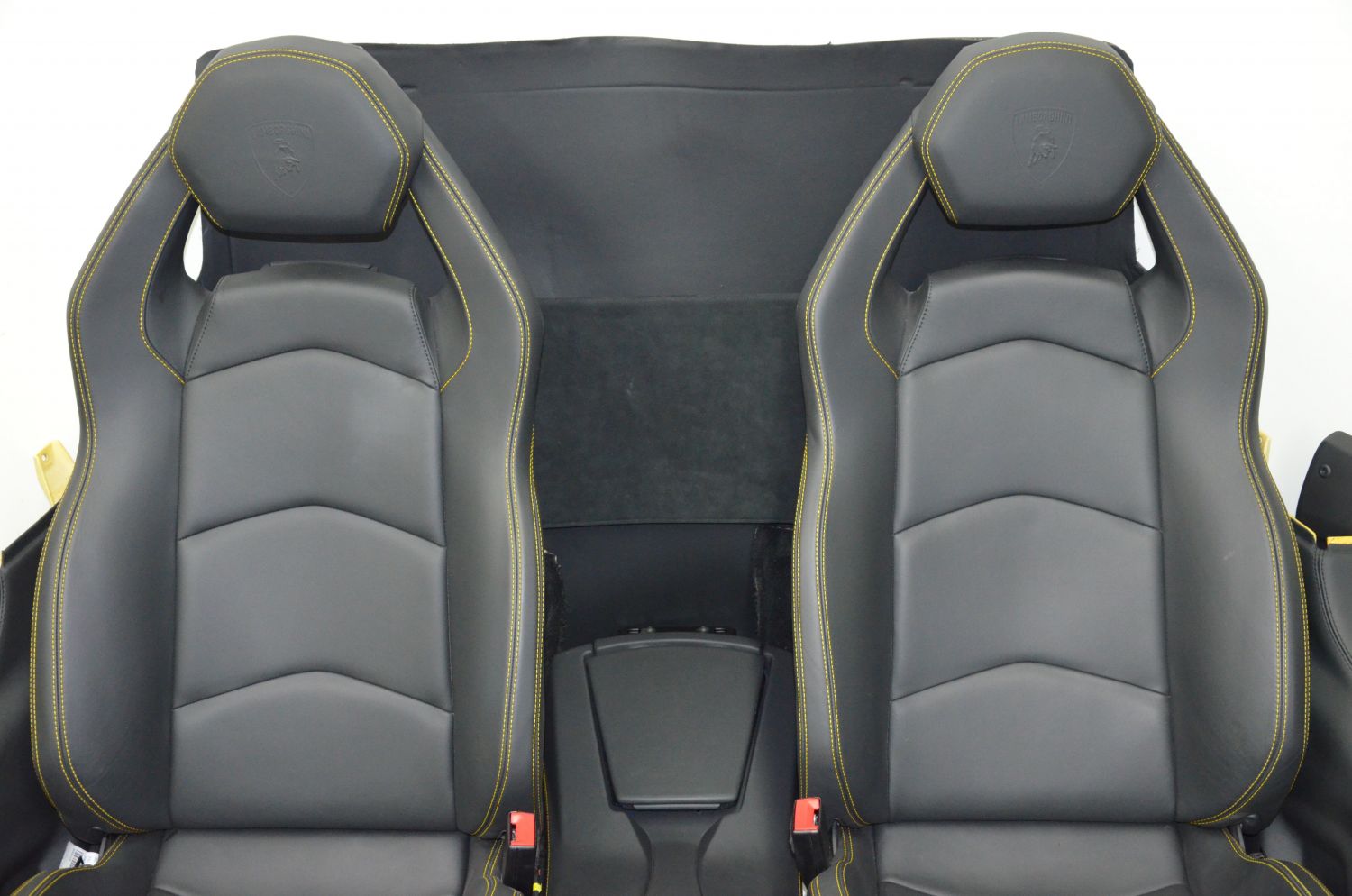 Lamborghini Aventador Coupe Interior Design, Seats, Dash ...